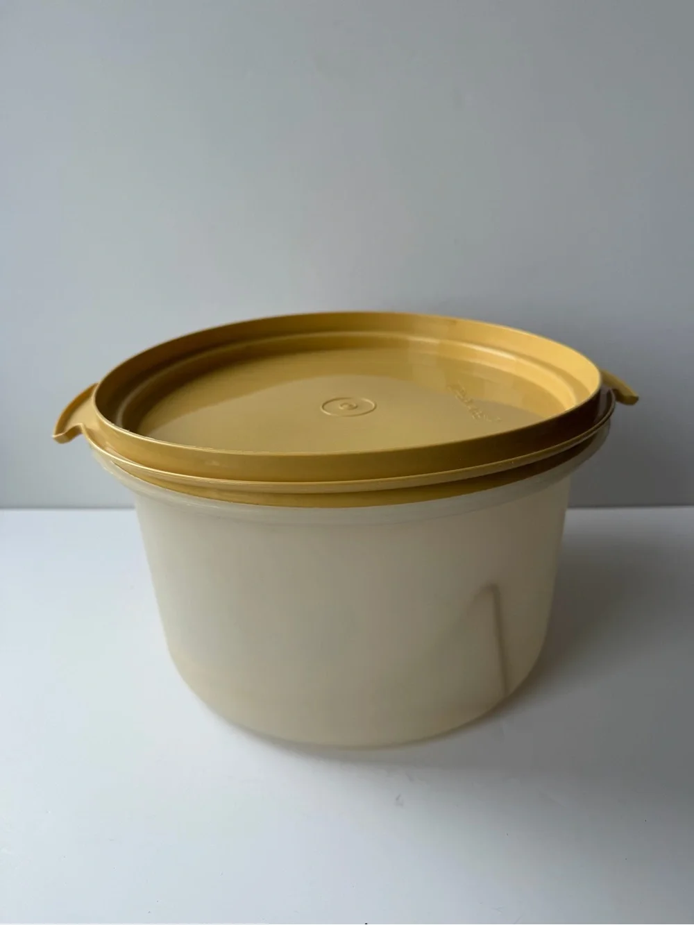 Vintage Tupperware 2-Layer Cake Taker with Yellow Base & Carry Handle.